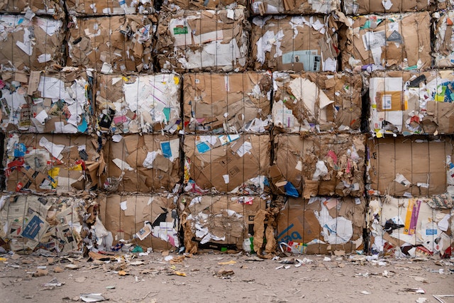 Hoe wordt papier en karton gerecycled?